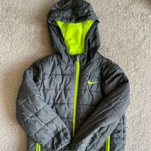 Nike lightweight puffer size 6